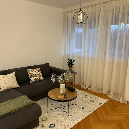 Old Town Hideaway Free Parking *